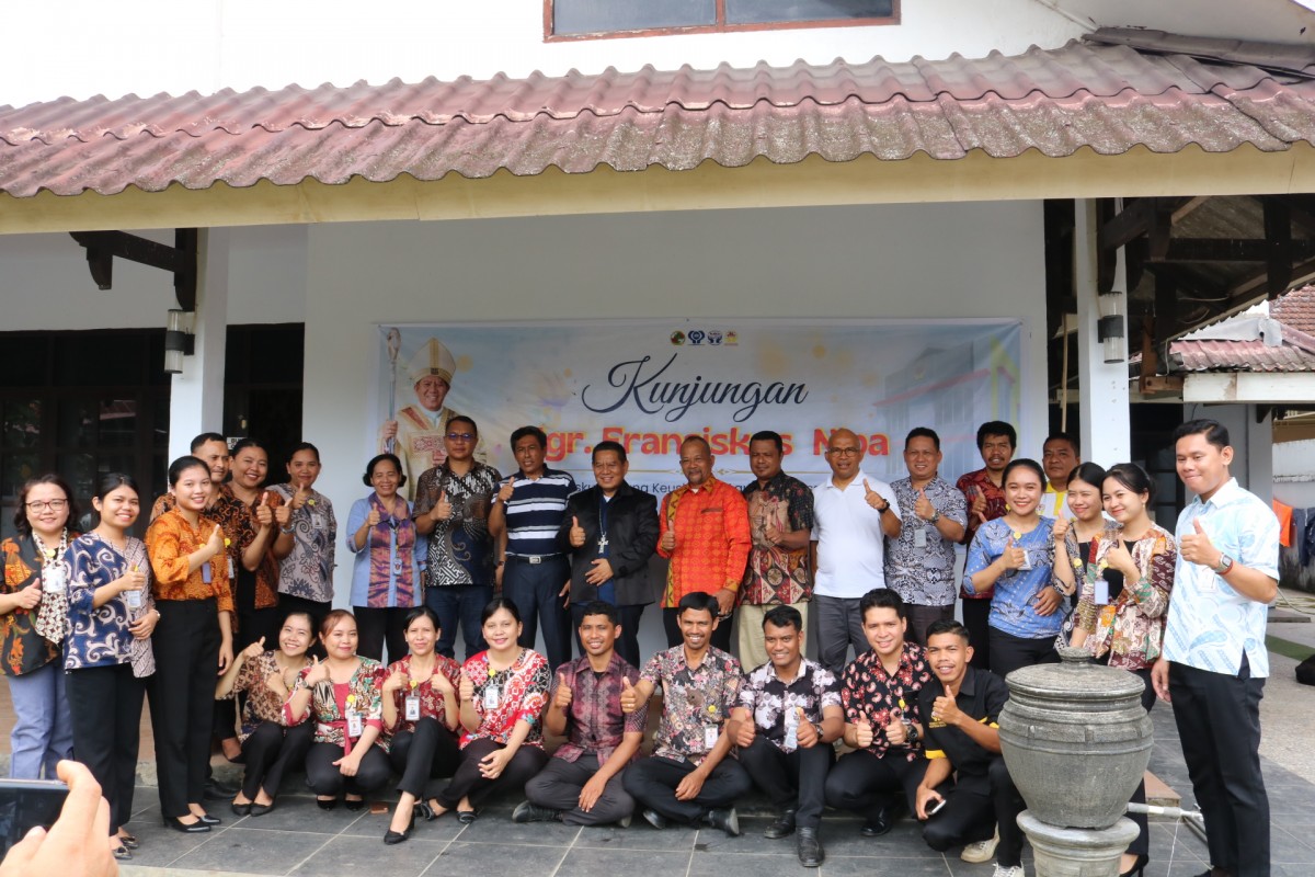 Kunjungan Mgr. Fransiskus Nipa (uskup Keuskupan Agung Makassar)